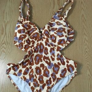 New Women’s Venus Super Sexy 1pc Leopard Print Swimsuit Cut Out Sides Size 8